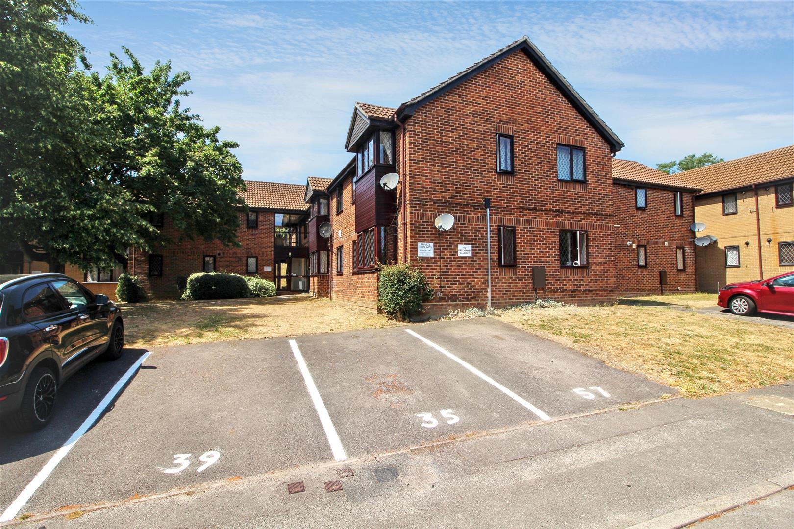 Ashmere Close, Calcot, Reading